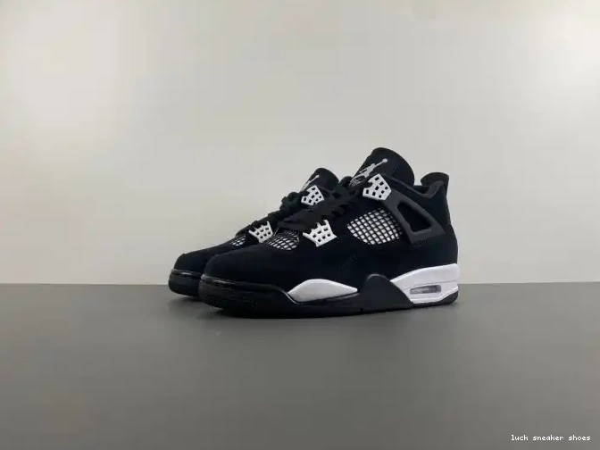LUCY 4 "WHITE JORDAN THUNDER" FQ8138-001 AIR 0404